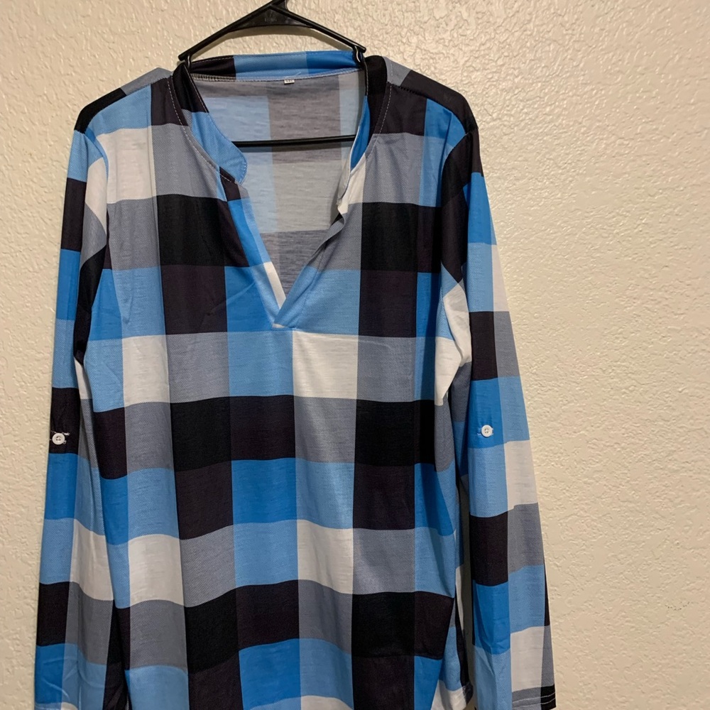 This blouse is a 5X Petite. Size runs small.